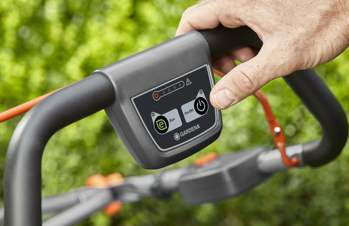 Газонокосилка аккумуляторная Gardena "PowerMax Li-40/41" Газонокосилка аккумуляторная Gardena "PowerMax Li-40/41"