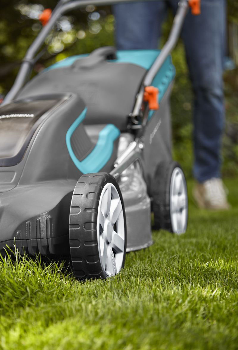 Газонокосилка аккумуляторная Gardena "PowerMax Li-40/41" Газонокосилка аккумуляторная Gardena "PowerMax Li-40/41"